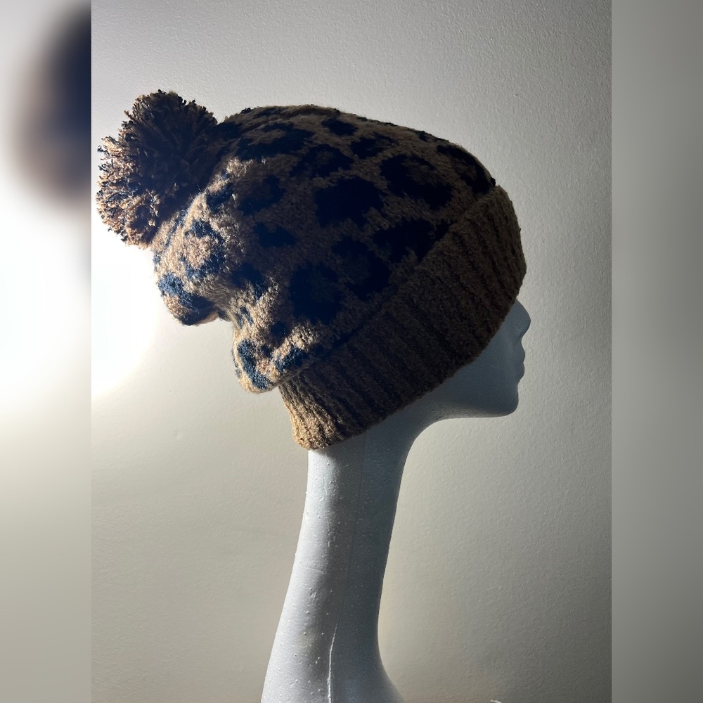 Leopard Pom-Pom  hat